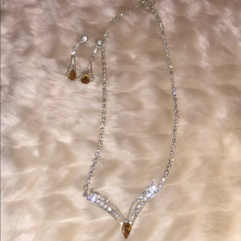 Necklace & earring set